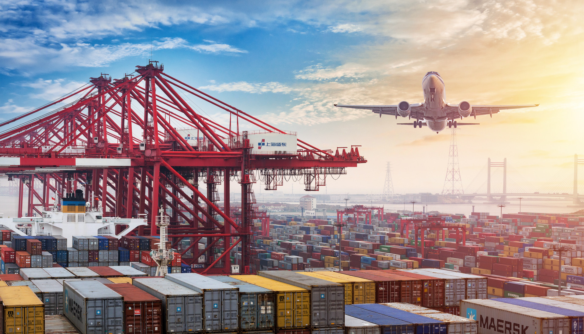 摄图网_500706671_banner_船舶港口与空中飞机图片（非企业商用） (1).jpg